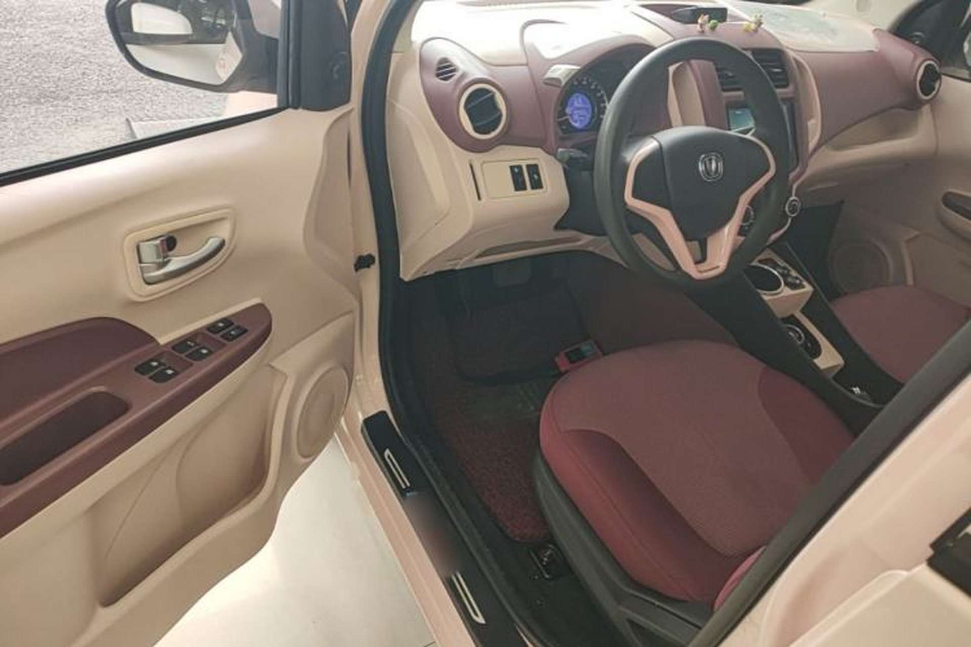 Used CHANGAN Benni E-Star 2022 National Edition Colorful Limited Edition (Fast-Charging Version) Lithium Iron Phosphate Driver Seat