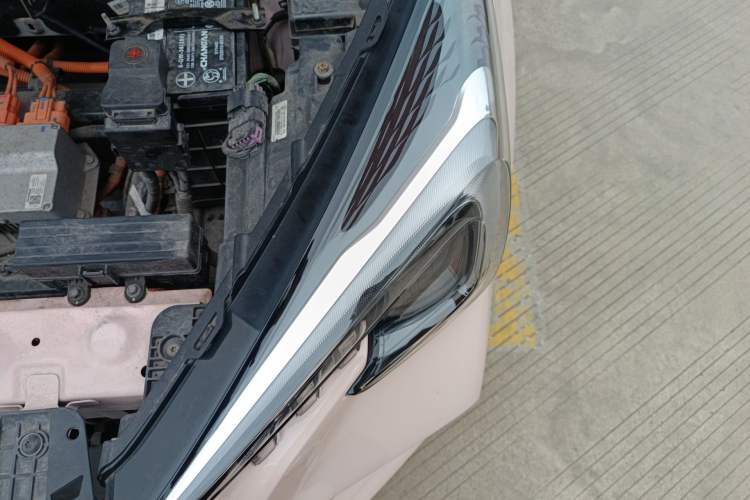 Used CHANGAN Benni E-Star 2022 Charming Edition Colorful Model Lithium Iron Phosphate Engine Bay Left