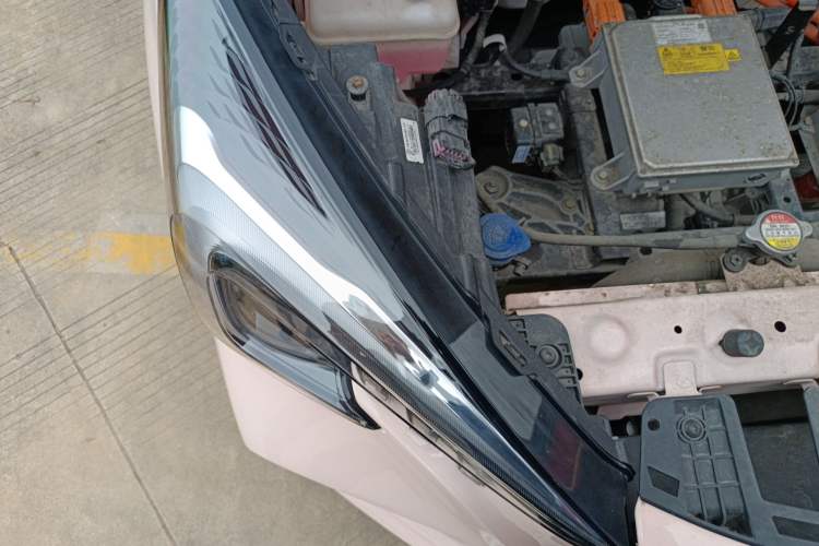 Used CHANGAN Benni E-Star 2022 Charming Edition Colorful Model Lithium Iron Phosphate Engine Bay Right