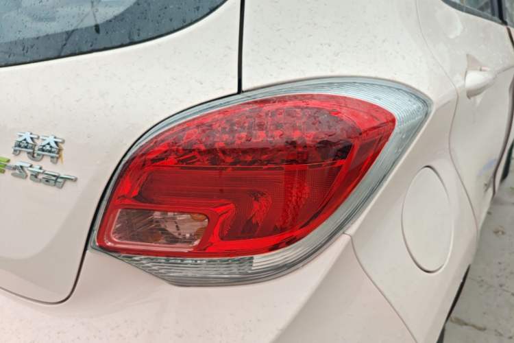 Used CHANGAN Benni E-Star 2022 Charming Edition Colorful Model Lithium Iron Phosphate Exterior 3