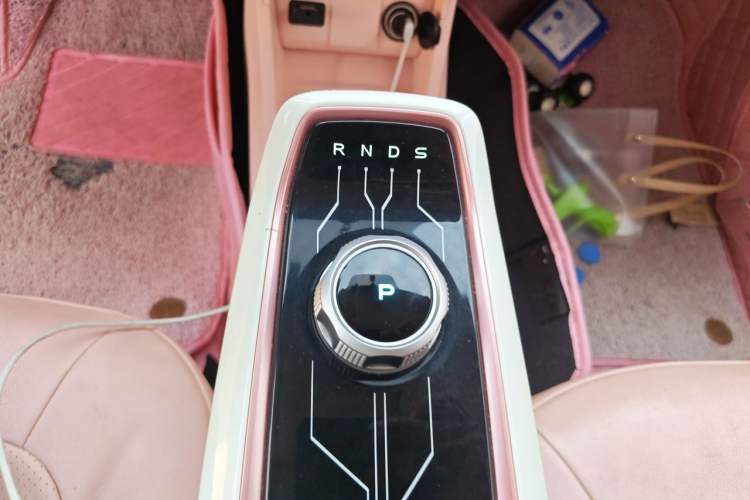 Used CHANGAN Benni E-Star 2022 Qingxin Edition Colorful Model Lithium Iron Phosphate Gear Lever