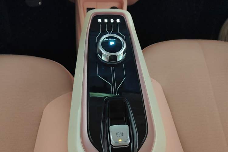 Used CHANGAN Benni E-Star 2022 Qingxin Edition Colorful Model Lithium Iron Phosphate Gear Lever