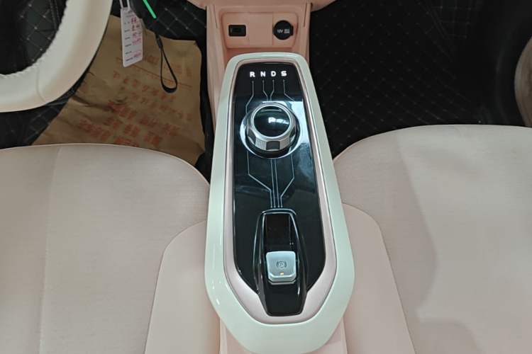Used CHANGAN Benni E-Star 2022 Qingxin Edition Colorful Model Lithium Iron Phosphate Gear Lever