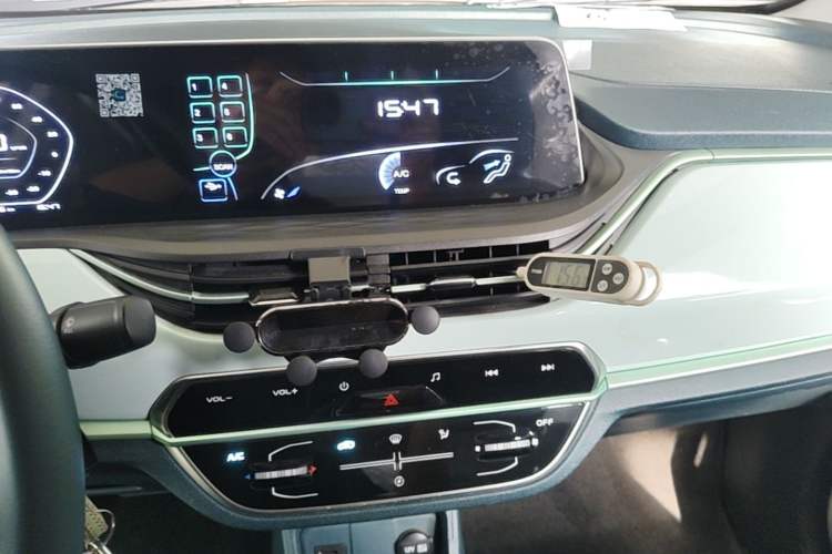 Used CHANGAN Benni E-Star 2022 Qingxin Edition Colorful Model Lithium Iron Phosphate Audio And AC Panel