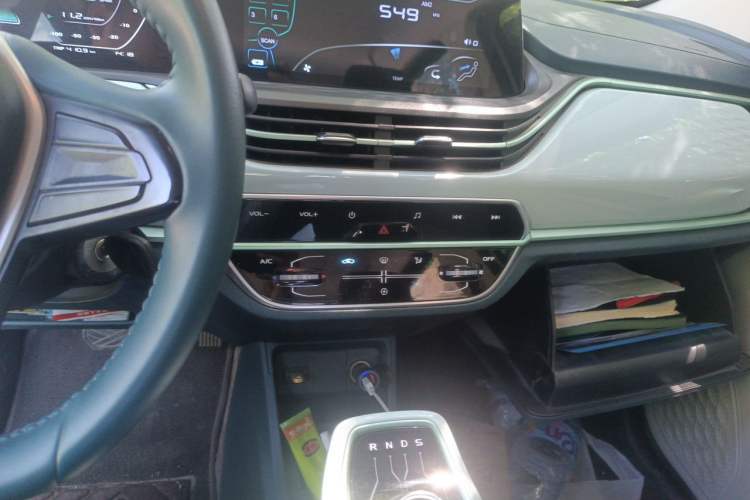 Used CHANGAN Benni E-Star 2022 Qingxin Edition Colorful Model Lithium Iron Phosphate Audio And AC Panel