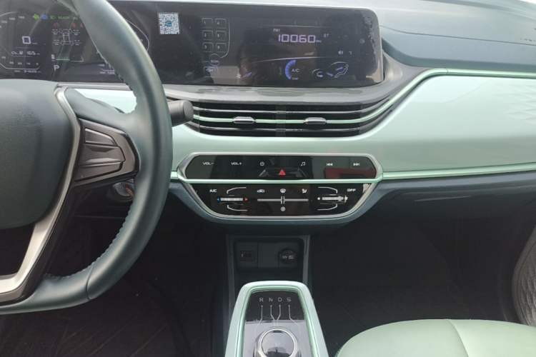 Used CHANGAN Benni E-Star 2022 Qingxin Edition Colorful Model Lithium Iron Phosphate Audio And AC Panel