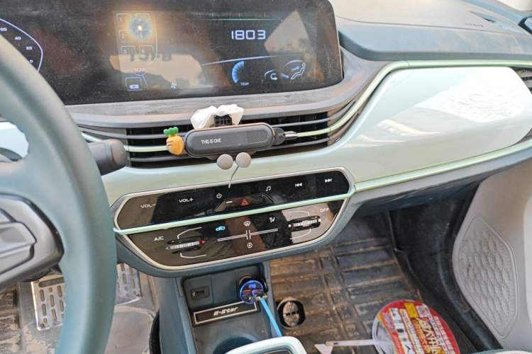 Used CHANGAN Benni E-Star 2022 Qingxin Edition Colorful Model Lithium Iron Phosphate Audio And AC Panel
