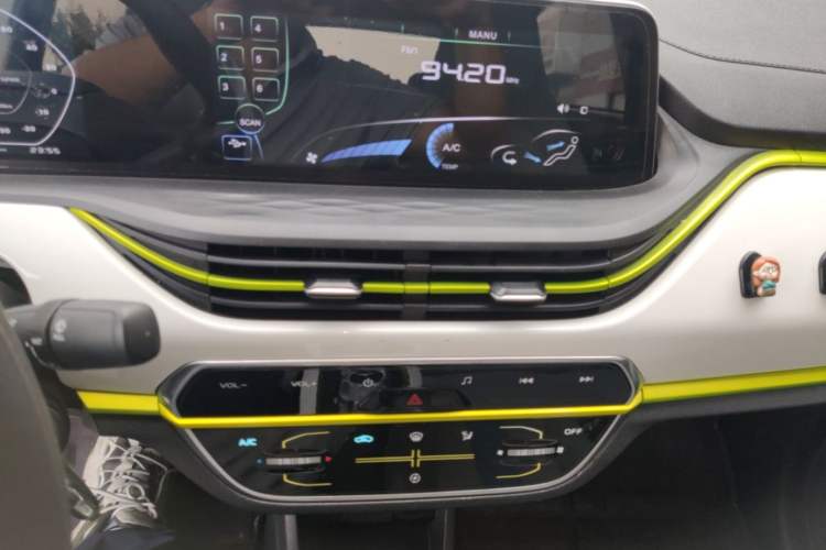 Used CHANGAN Benni E-Star 2022 Qingxin Edition Colorful Model Lithium Iron Phosphate Audio And AC Panel
