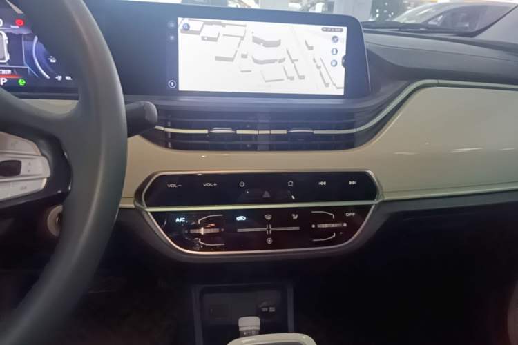 Used CHANGAN Benni E-Star 2022 Charming Edition Colorful Model Lithium Iron Phosphate Audio And AC Panel