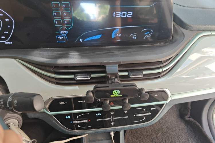 Used CHANGAN Benni E-Star 2022 Qingxin Edition Colorful Model Lithium Iron Phosphate Audio And AC Panel