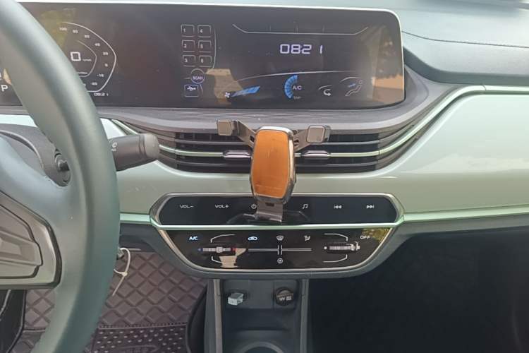 Used CHANGAN Benni E-Star 2022 Qingxin Edition Colorful Model Lithium Iron Phosphate Audio And AC Panel