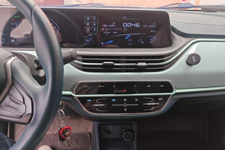 Used CHANGAN Benni E-Star 2022 Qingxin Edition Colorful Model Lithium Iron Phosphate Audio And AC Panel