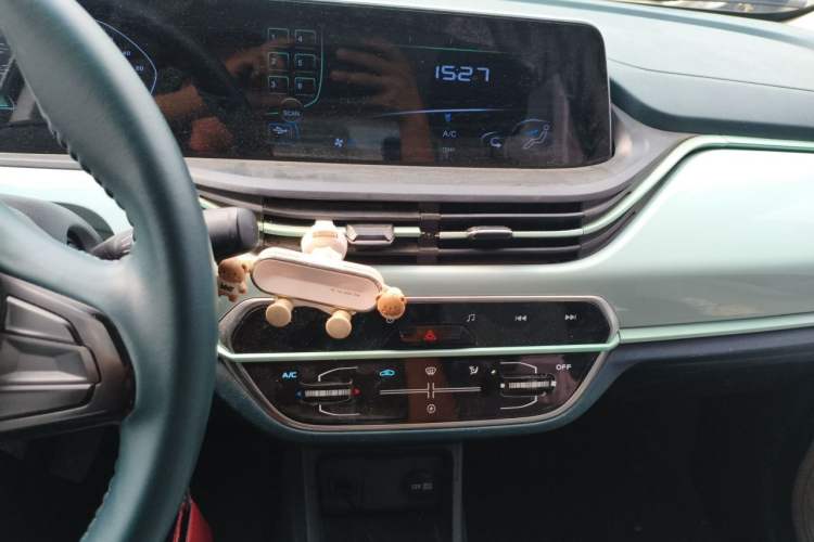 Used CHANGAN Benni E-Star 2022 Qingxin Edition Colorful Model Lithium Iron Phosphate Audio And AC Panel