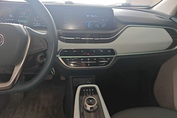 Used CHANGAN Benni E-Star 2022 Qingxin Edition Colorful Model Lithium Iron Phosphate Audio And AC Panel