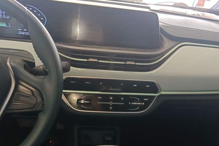 Used CHANGAN Benni E-Star 2022 Qingxin Edition Colorful Model Lithium Iron Phosphate Audio And AC Panel