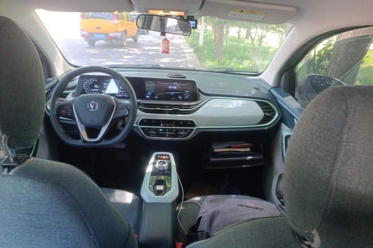Used CHANGAN Benni E-Star 2022 Qingxin Edition Colorful Model Lithium Iron Phosphate Center Console