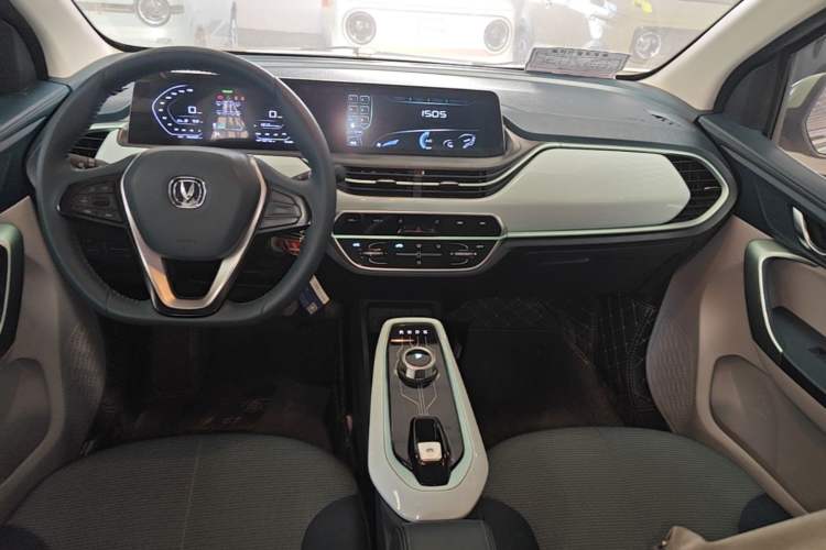Used CHANGAN Benni E-Star 2022 Qingxin Edition Colorful Model Lithium Iron Phosphate Center Console