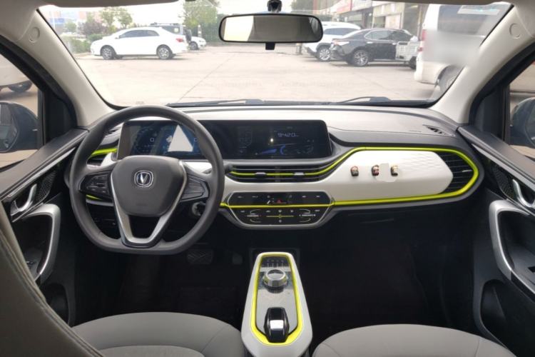 Used CHANGAN Benni E-Star 2022 Qingxin Edition Colorful Model Lithium Iron Phosphate Center Console