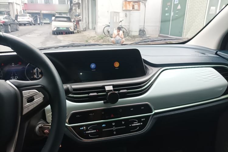 Used CHANGAN Benni E-Star 2022 Charming Edition Colorful Model Lithium Iron Phosphate Center Console