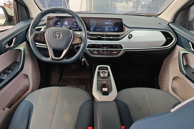 Used CHANGAN Benni E-Star 2022 Qingxin Edition Colorful Model Lithium Iron Phosphate Center Console