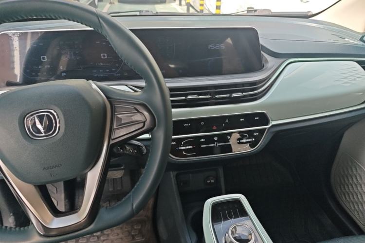 Used CHANGAN Benni E-Star 2022 Qingxin Edition Colorful Model Lithium Iron Phosphate Center Console