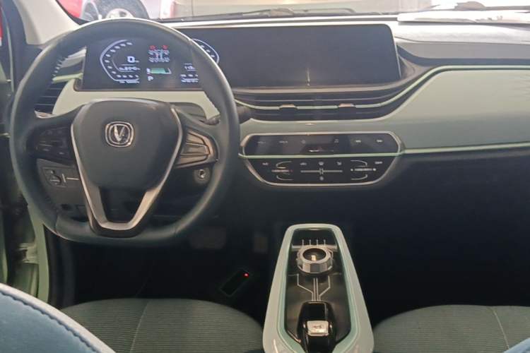 Used CHANGAN Benni E-Star 2022 Qingxin Edition Colorful Model Lithium Iron Phosphate Center Console