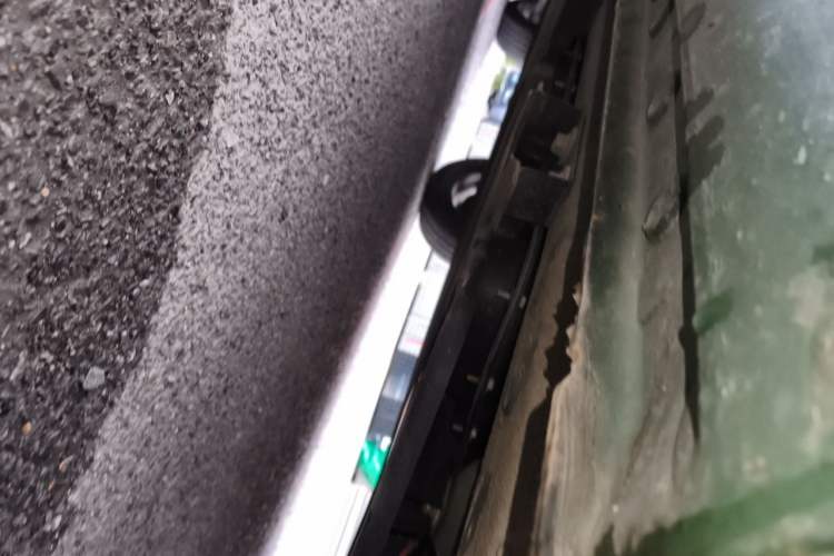 Used CHANGAN Benni E-Star 2022 Qingxin Edition Colorful Model Lithium-NMC Chassis Front Right