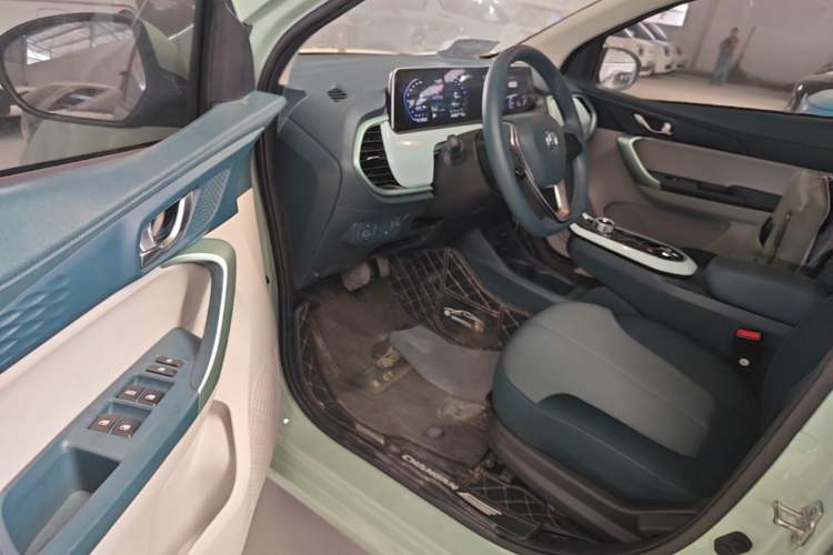 Used CHANGAN Benni E-Star 2022 Qingxin Edition Colorful Model Lithium Iron Phosphate Driver Seat