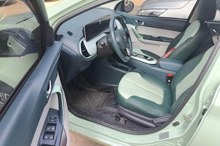 Used CHANGAN Benni E-Star 2022 Qingxin Edition Colorful Model Lithium Iron Phosphate Driver Seat