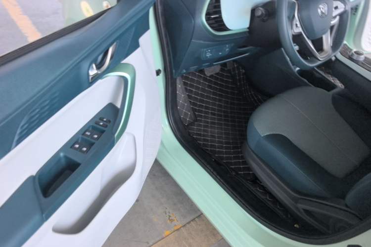 Used CHANGAN Benni E-Star 2022 Qingxin Edition Colorful Model Lithium Iron Phosphate Driver Seat