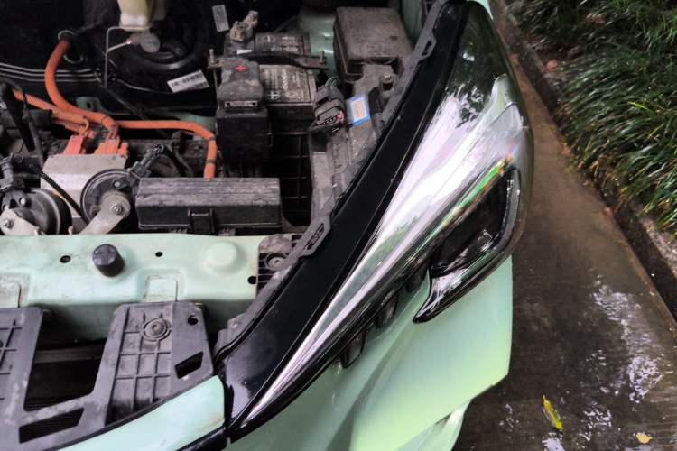 Used CHANGAN Benni E-Star 2022 Qingxin Edition Colorful Model Lithium Iron Phosphate Engine Bay Left