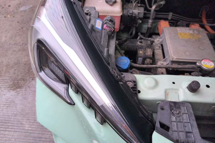 Used CHANGAN Benni E-Star 2022 Qingxin Edition Colorful Model Lithium Iron Phosphate Engine Bay Right
