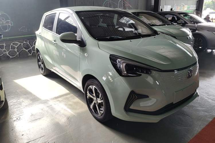 Used CHANGAN Benni E-Star 2022 Qingxin Edition Colorful Model Lithium Iron Phosphate Front Right 45 Deg