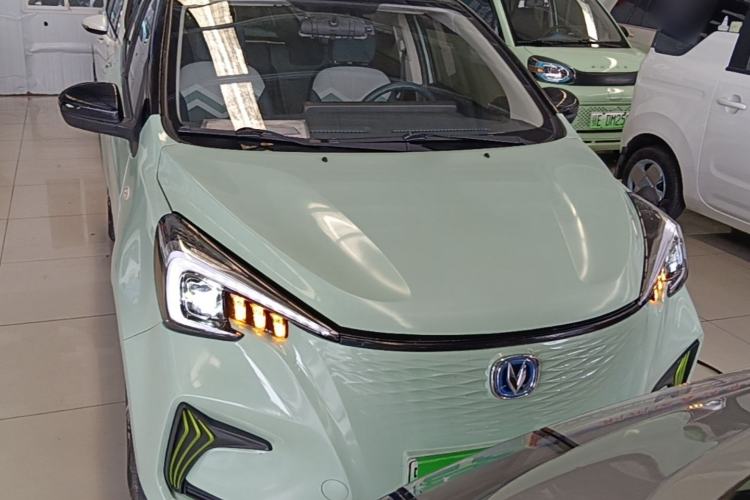 Used CHANGAN Benni E-Star 2022 Qingxin Edition Colorful Model Lithium Iron Phosphate Front