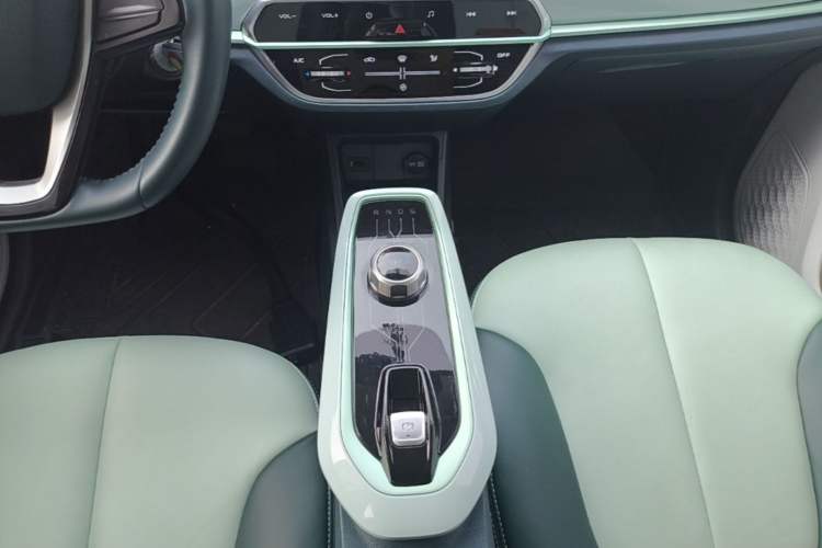 Used CHANGAN Benni E-Star 2022 Qingxin Edition Colorful Model Lithium Iron Phosphate Gear Lever