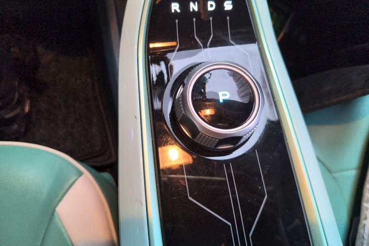 Used CHANGAN Benni E-Star 2022 Qingxin Edition Colorful Model Lithium Iron Phosphate Gear Lever