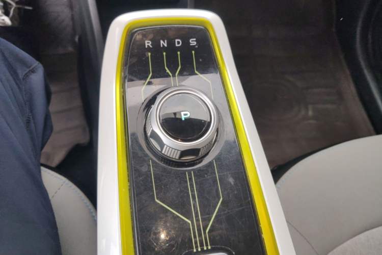Used CHANGAN Benni E-Star 2022 Qingxin Edition Colorful Model Lithium Iron Phosphate Gear Lever