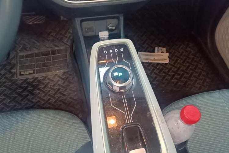 Used CHANGAN Benni E-Star 2022 Charming Edition Colorful Model Lithium Iron Phosphate Gear Lever