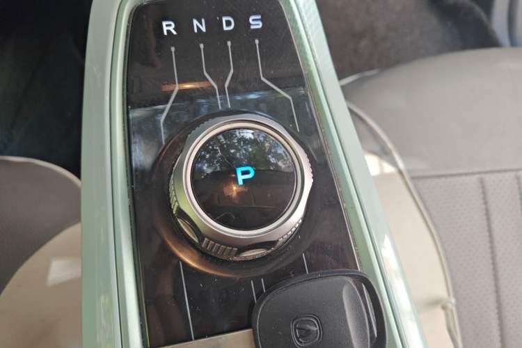 Used CHANGAN Benni E-Star 2022 Qingxin Edition Colorful Model Lithium Iron Phosphate Gear Lever