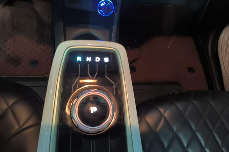 Used CHANGAN Benni E-Star 2022 Qingxin Edition Colorful Model Lithium Iron Phosphate Gear Lever