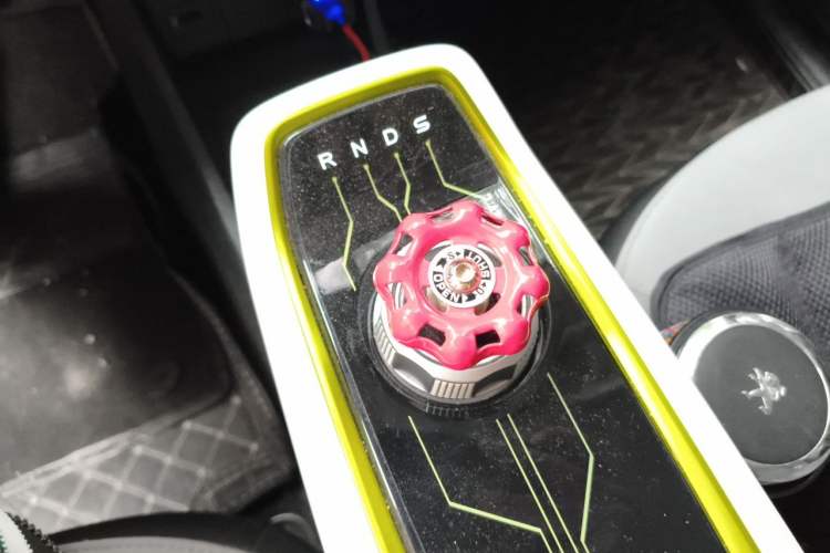 Used CHANGAN Benni E-Star 2022 Qingxin Edition Colorful Model Lithium-NMC Gear Lever