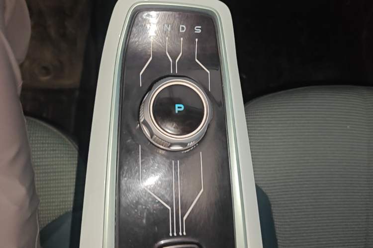 Used CHANGAN Benni E-Star 2022 Qingxin Edition Colorful Model Lithium Iron Phosphate Gear Lever