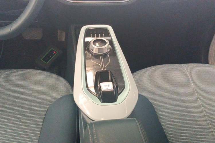 Used CHANGAN Benni E-Star 2022 Qingxin Edition Colorful Model Lithium Iron Phosphate Gear Lever