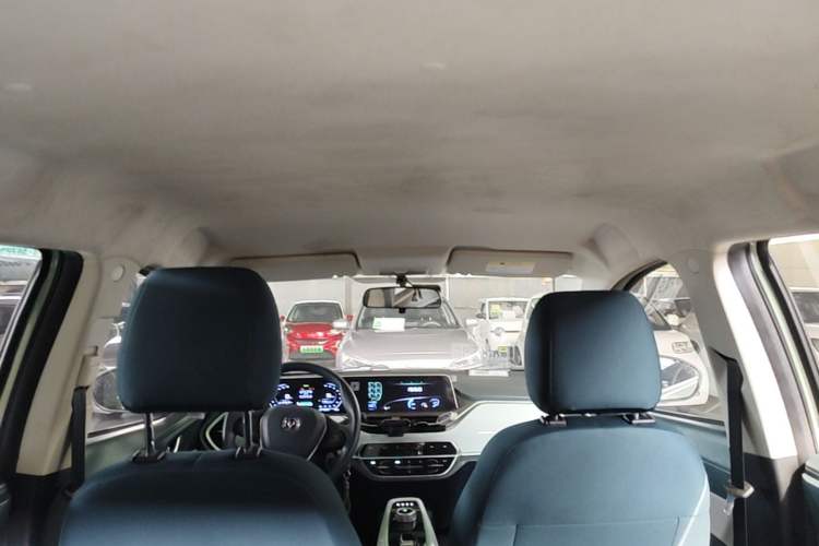 Used CHANGAN Benni E-Star 2022 Qingxin Edition Colorful Model Lithium Iron Phosphate Headliner