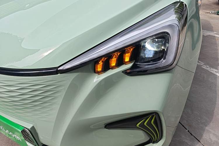 Used CHANGAN Benni E-Star 2022 Qingxin Edition Colorful Model Lithium Iron Phosphate Left Front Headlight