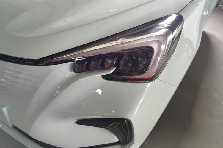 Used CHANGAN Benni E-Star 2022 Qingxin Edition Colorful Model Lithium Iron Phosphate Left Front Headlight