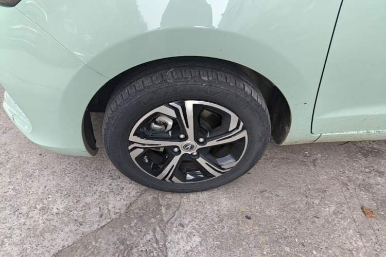 Used CHANGAN Benni E-Star 2022 Qingxin Edition Colorful Model Lithium Iron Phosphate Left Front Wheel Hub