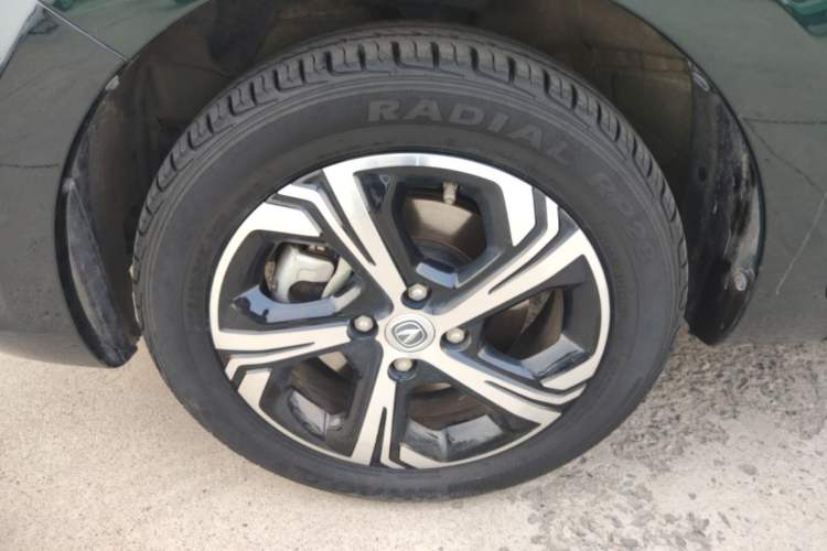 Used CHANGAN Benni E-Star 2022 Qingxin Edition Colorful Model Lithium Iron Phosphate Left Front Wheel Hub