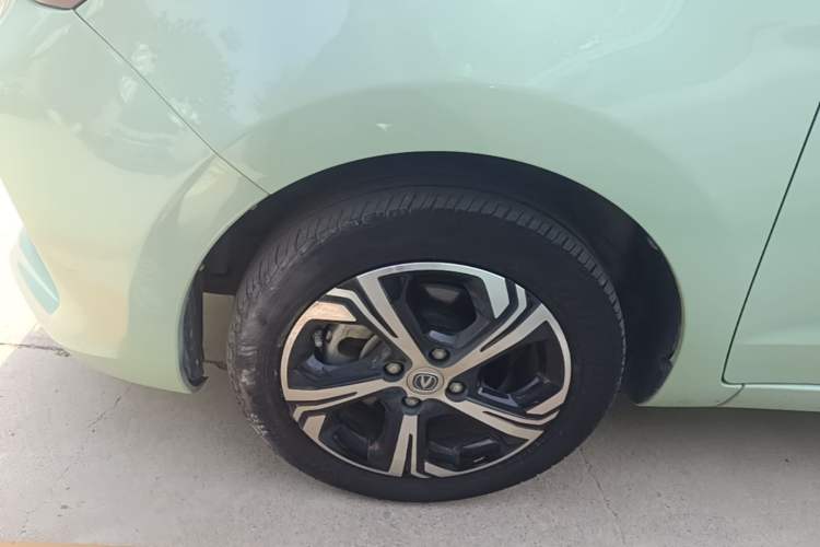 Used CHANGAN Benni E-Star 2022 Qingxin Edition Colorful Model Lithium Iron Phosphate Left Front Wheel Hub