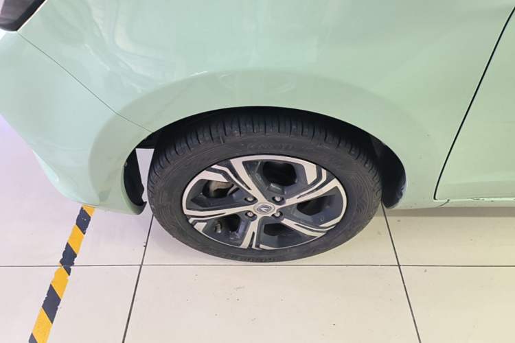 Used CHANGAN Benni E-Star 2022 Qingxin Edition Colorful Model Lithium Iron Phosphate Left Front Wheel Hub